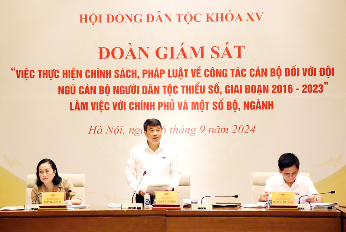 Hội đồng Dân tộc làm việc với 4 Bộ về thực hiện pháp luật về công tác cán bộ đối với đội ngũ cán bộ người dân tộc thiểu số -2