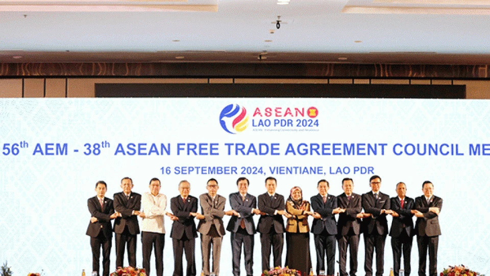 Các đại biểu tham dự Hội nghị Bộ trưởng Kinh tế ASEAN lần thứ 56 tại Lào. Ảnh: VIENTIANE TIMES