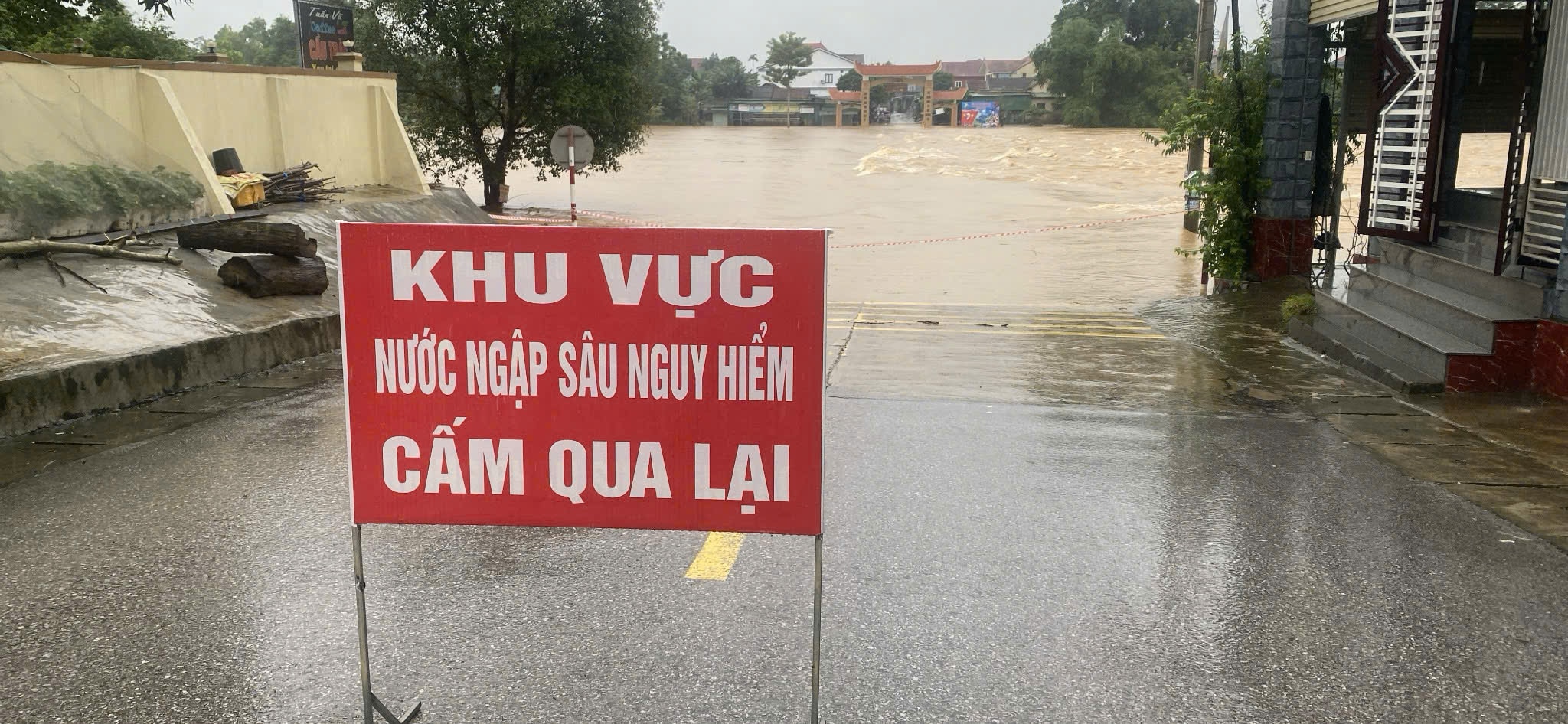 Hà Tĩnh: Hơn 9.000 học sinh nghỉ học do mưa lũ- Ảnh 1.