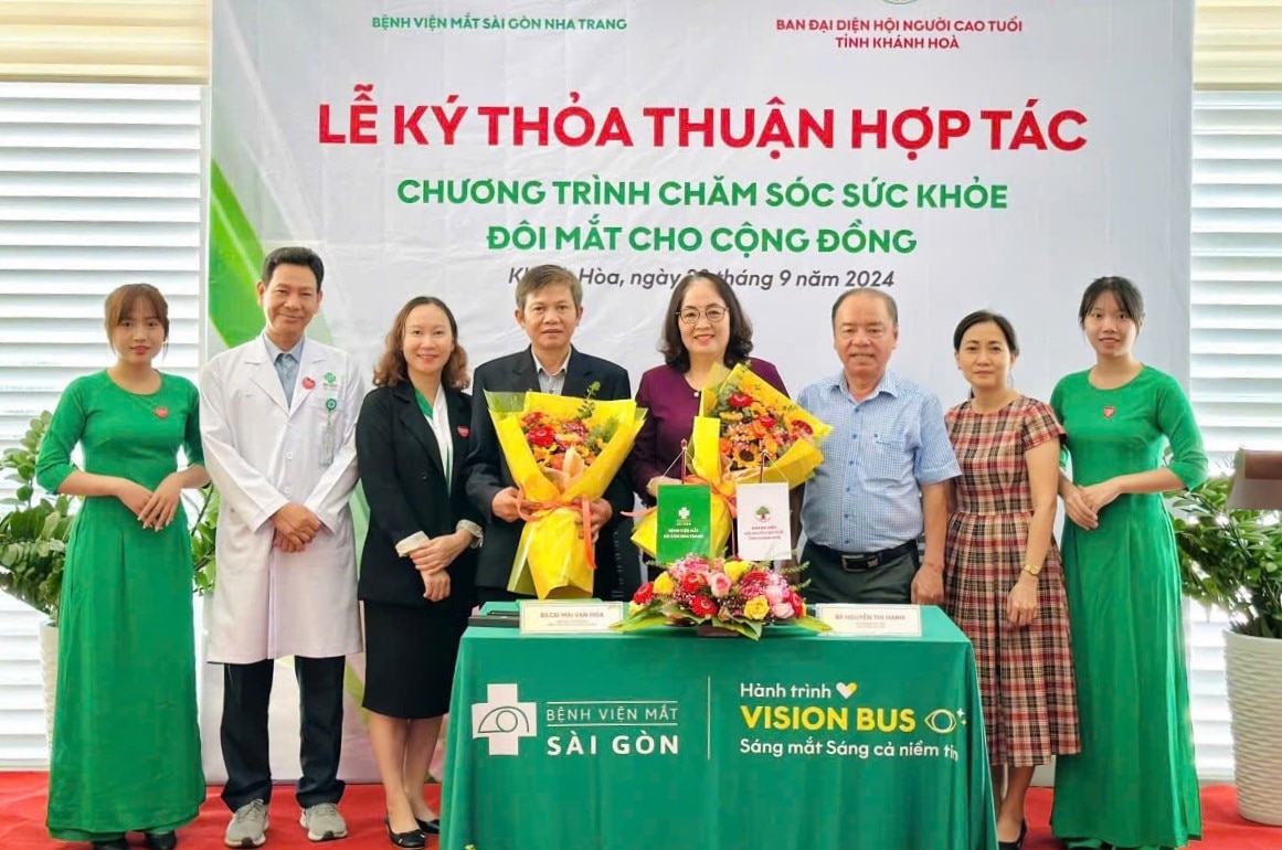 Kí thỏa thuận hợp tác về chăm sóc sức khỏe NCT tỉnh Khánh Hòa