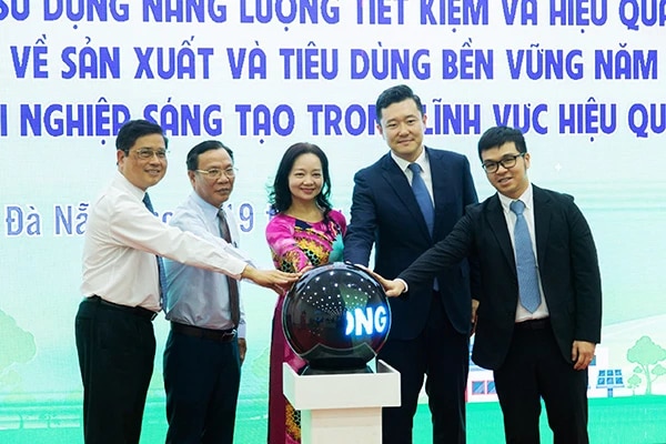 Thực hiện nghi thức phát động cuộc thi “Khởi nghiệp sáng tạo trong lĩnh vực hiệu quả năng lượng”.