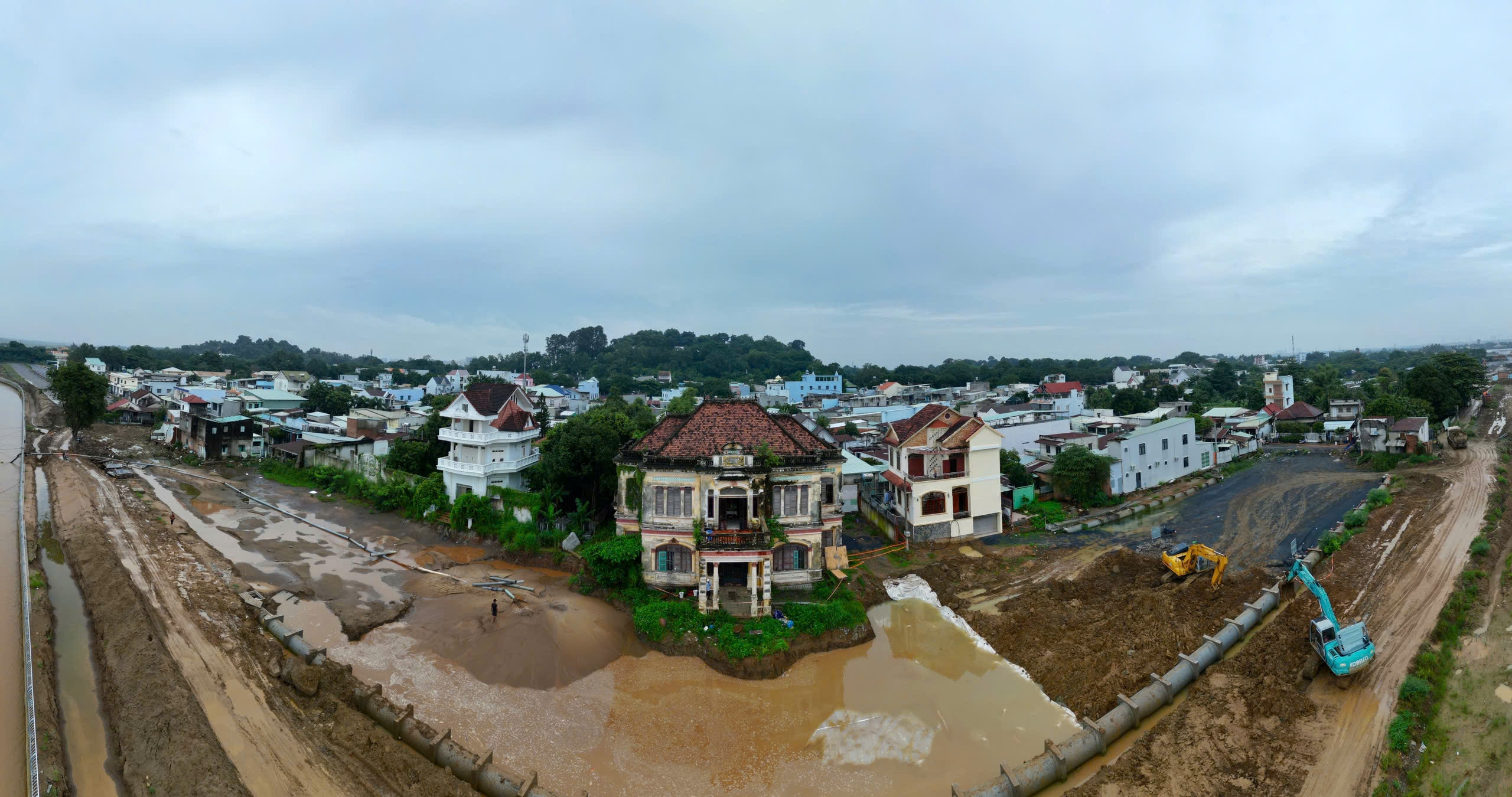 Bảo tồn biệt thự cổ trăm tuổi ở Đồng Nai: Lãnh đạo tỉnh, nhà khoa học lên tiếng- Ảnh 1.