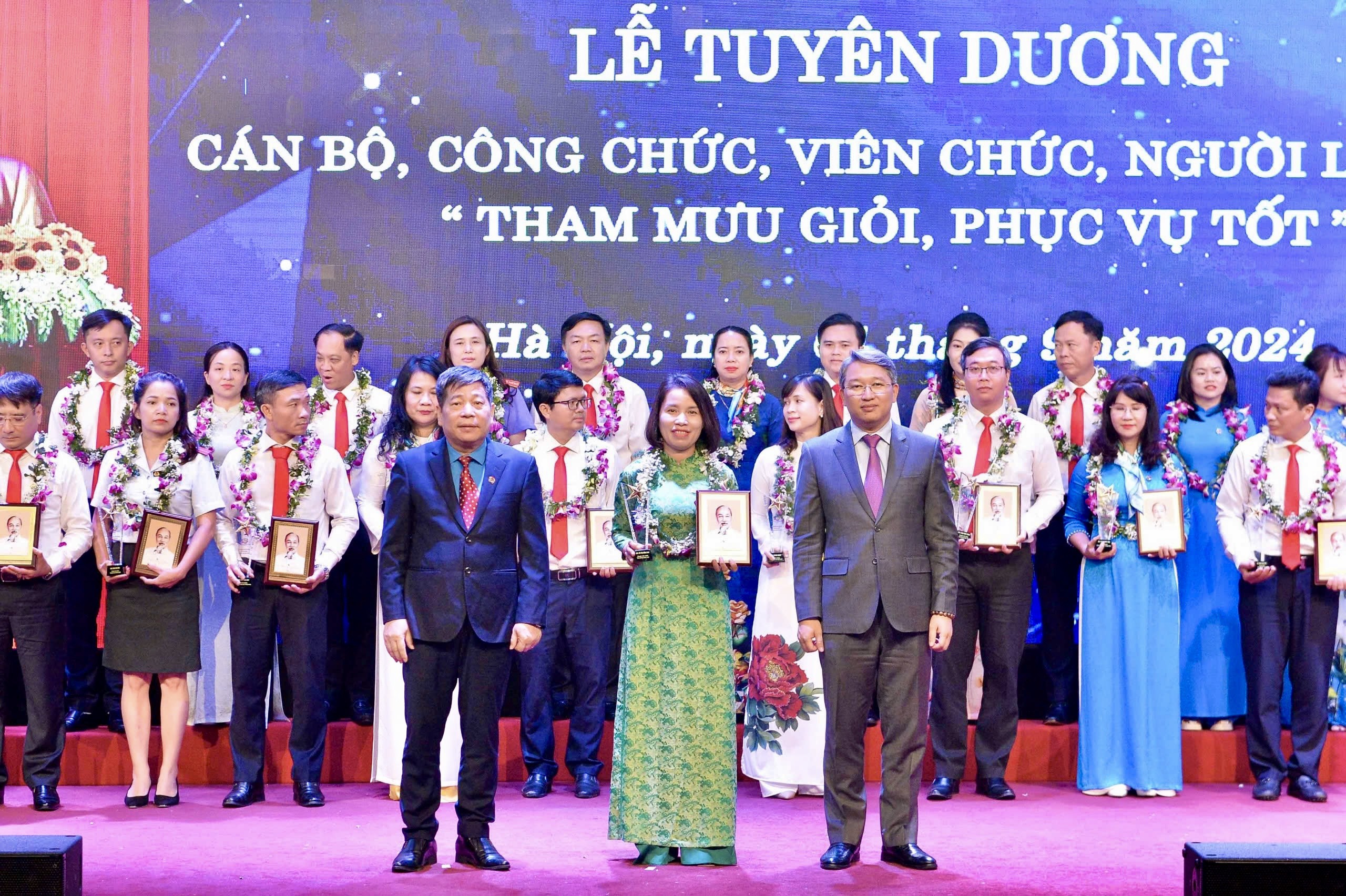 Chuyên viên chính Trung tâm Nghiên cứu pháp luật về Hành chính - Nhà nước, Viện Nghiên cứu Lập pháp thuộc Ủy ban Thường vụ Quốc hội Võ Thị Hồng Lan