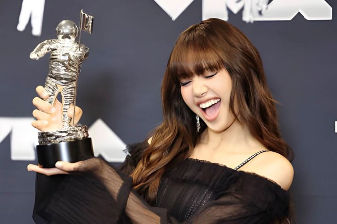 Lisa (Blackpink) đánh bại Jungkook tại MTV VMAs 2024