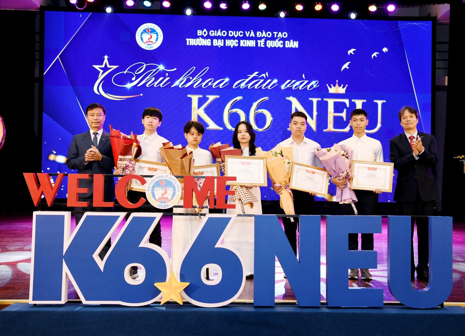 Lộ diện 5 thủ khoa đầu vào Trường Đại học Kinh tế Quốc dân 2024 có thành tích “khủng”- Ảnh 1.