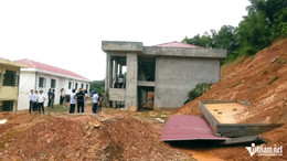 W-a1 បាក់ដីរអិល សាលារៀនកំពុងសាងសង់នៅ Thanh Hoa.jpg