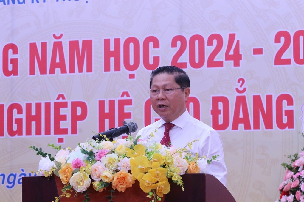 Mỗi thầy cô hãy thắp sáng ngọn lửa trí tuệ trong học sinh, sinh viên - 2