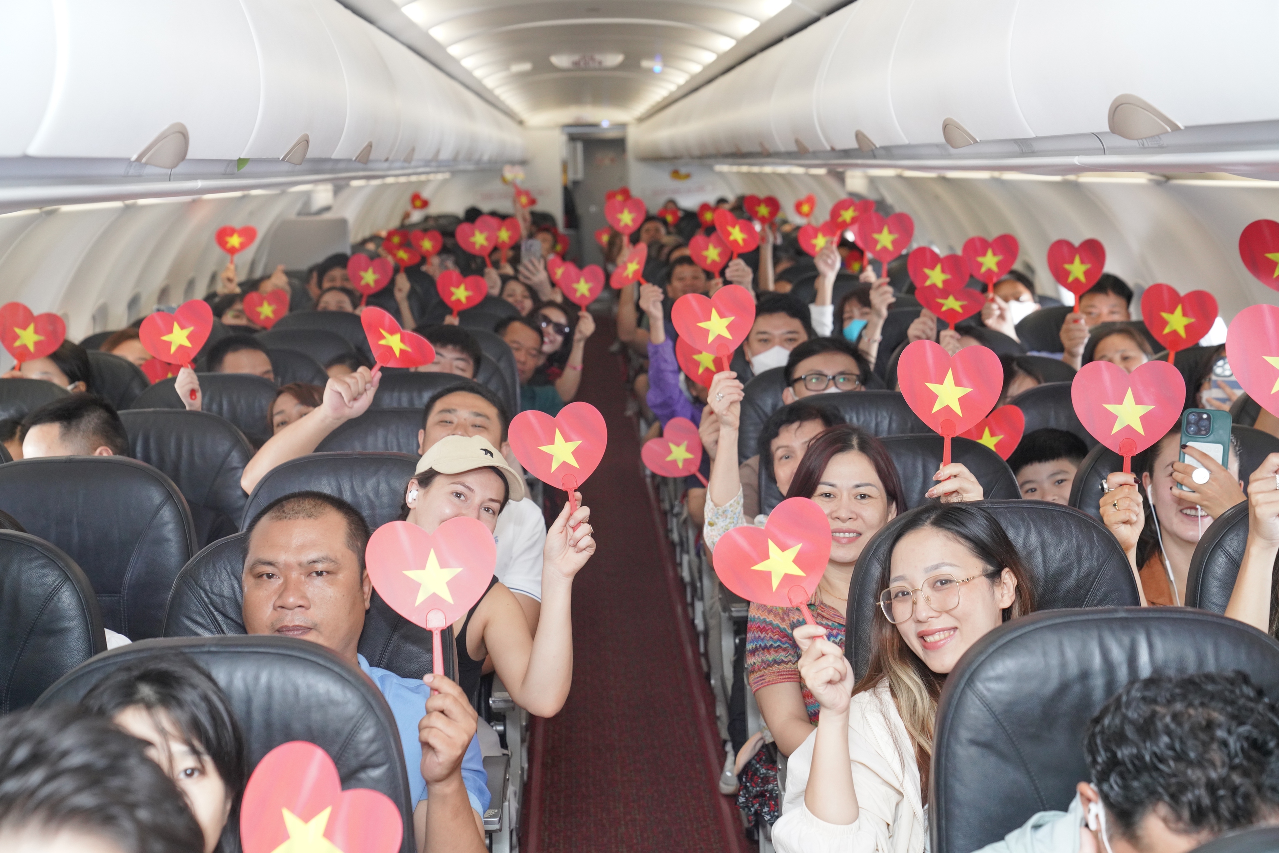 Muôn ánh sao vàng trên những chuyến bay Vietjet dịp Quốc khánh 2/9- Ảnh 1.