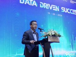 W-응우옌 탄 손.jpg