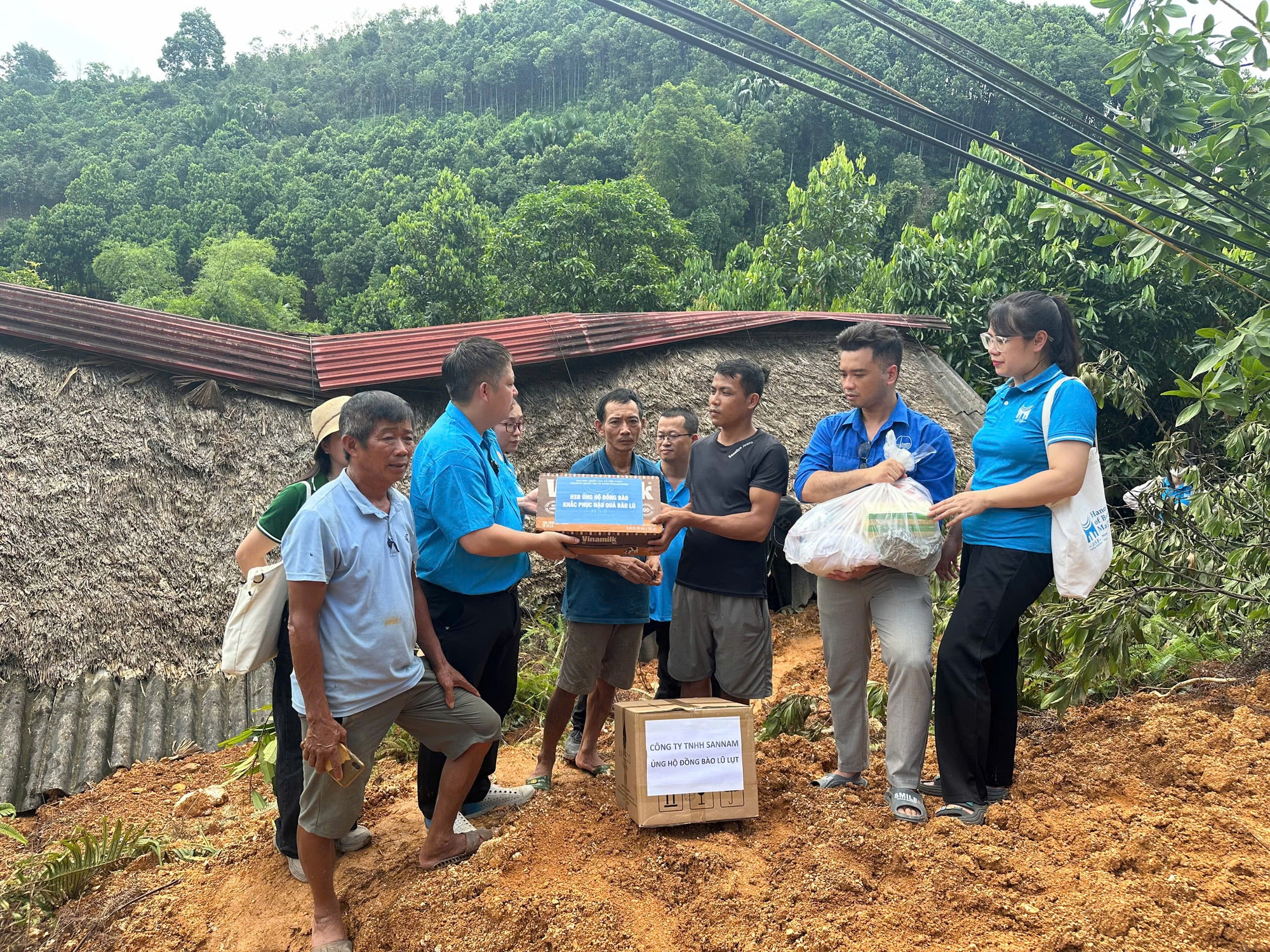 Nhiều trường đại học lên phương án hỗ trợ sinh viên, ủng hộ người dân vùng lũ - Ảnh 1.