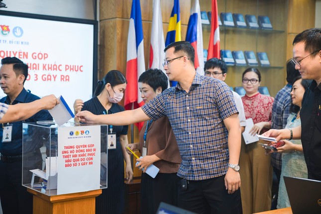 Nhiều trường đại học ở TPHCM kêu gọi quyên góp ủng hộ đồng bào vùng bão lũ ảnh 1