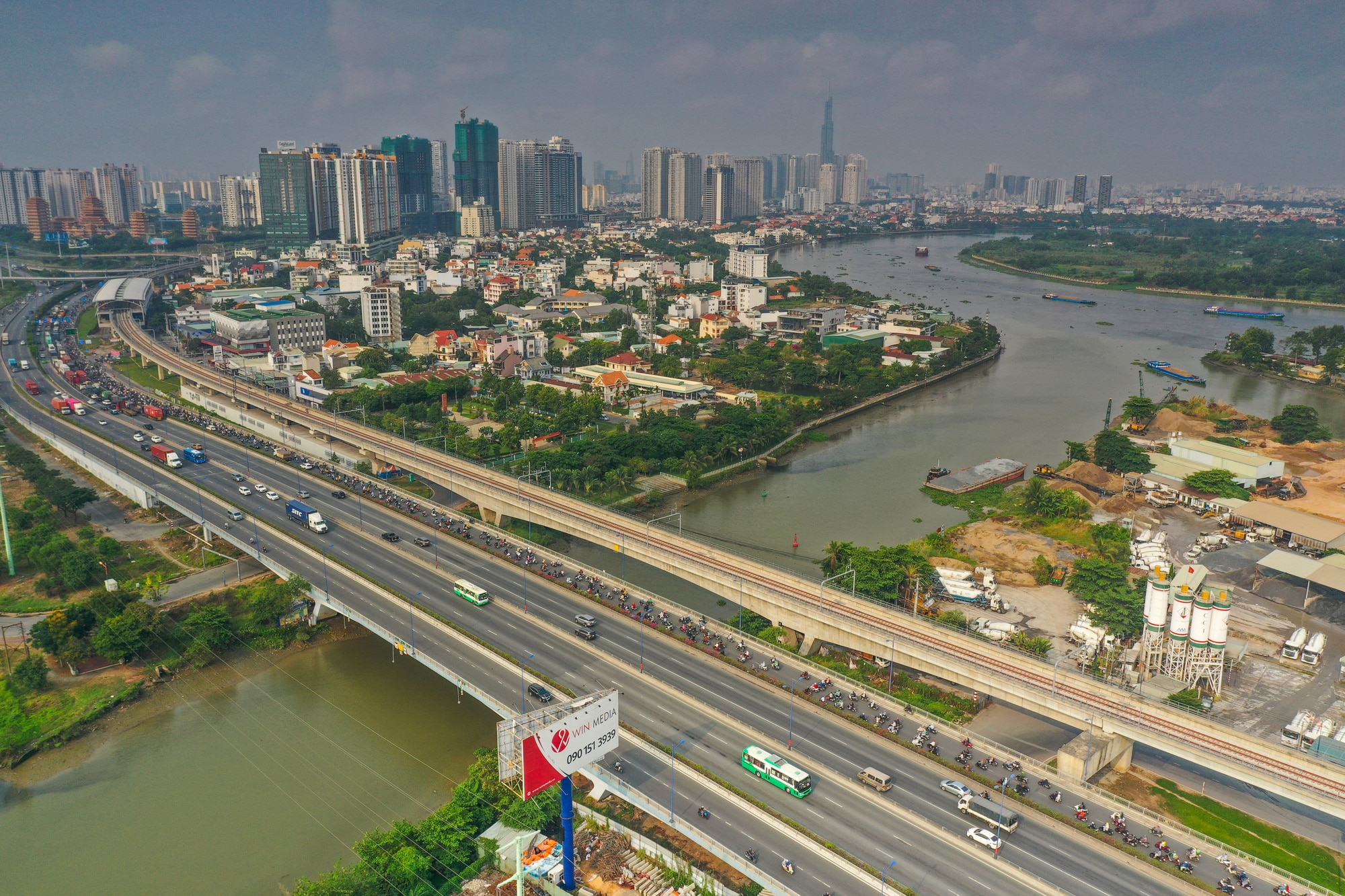 Khối nợ đại gia bất động sản ‘phình’ to, có nơi dòng tiền trả nợ cực yếu - Ảnh 1.