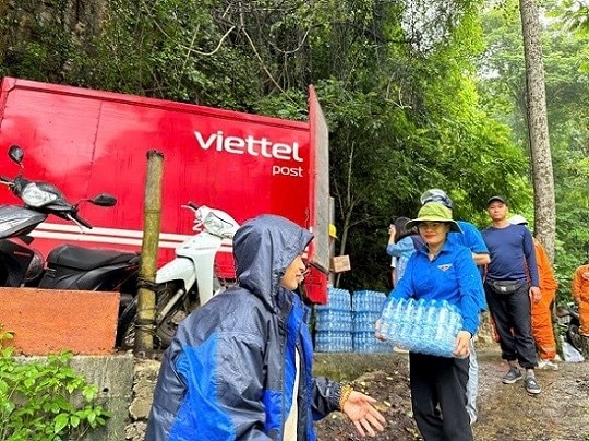 Nỗ lực không để mưa lũ làm gián đoạn hoạt động vận chuyển