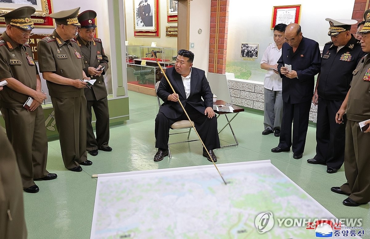 ong kim jong un tuyen bo trieu tien se tang cuong vu khi hat nhan de san sang chien dau hinh 1