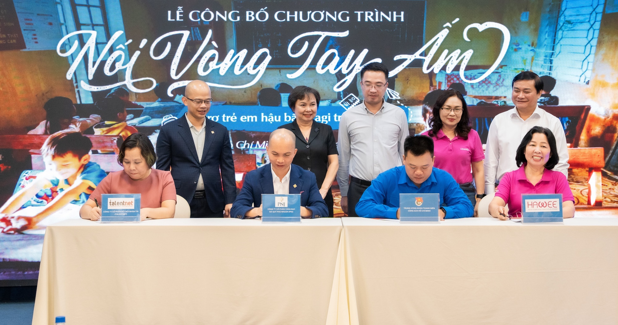 PNJ chung tay tiếp sức trẻ em quay lại trường hậu bão Yagi  - Ảnh 1.