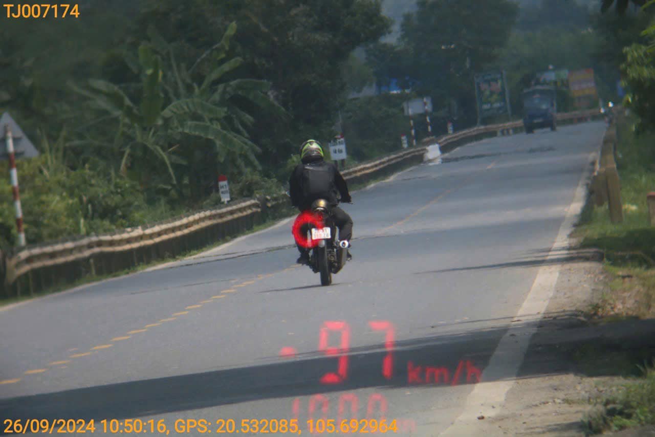 phat nguoi xe may chay den 97 km h tai hoa binh hinh 1