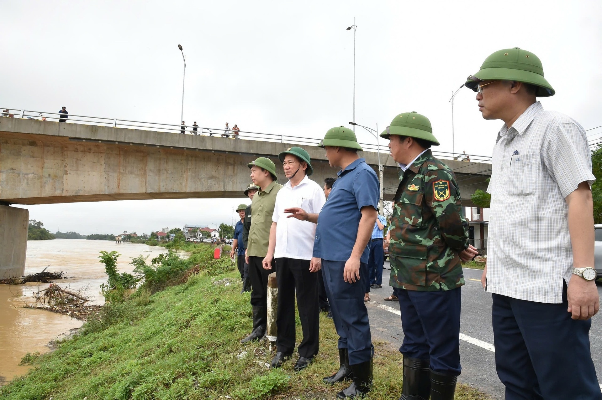 Phó Thủ tướng Hồ Đức Phớc thị sát, chỉ đạo công tác phòng chống bão lụt tại Thái Nguyên- Ảnh 1.