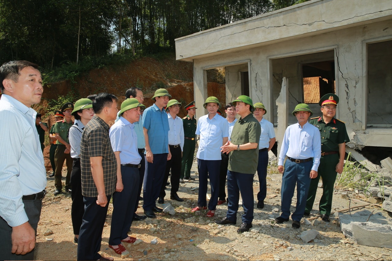 Phó Thủ tướng Trần Hồng Hà yêu cầu Thanh Hoá khẩn trương khôi phục hạ tầng xã hội thiết yếu bị ảnh hưởng bởi bão, lũ- Ảnh 1.