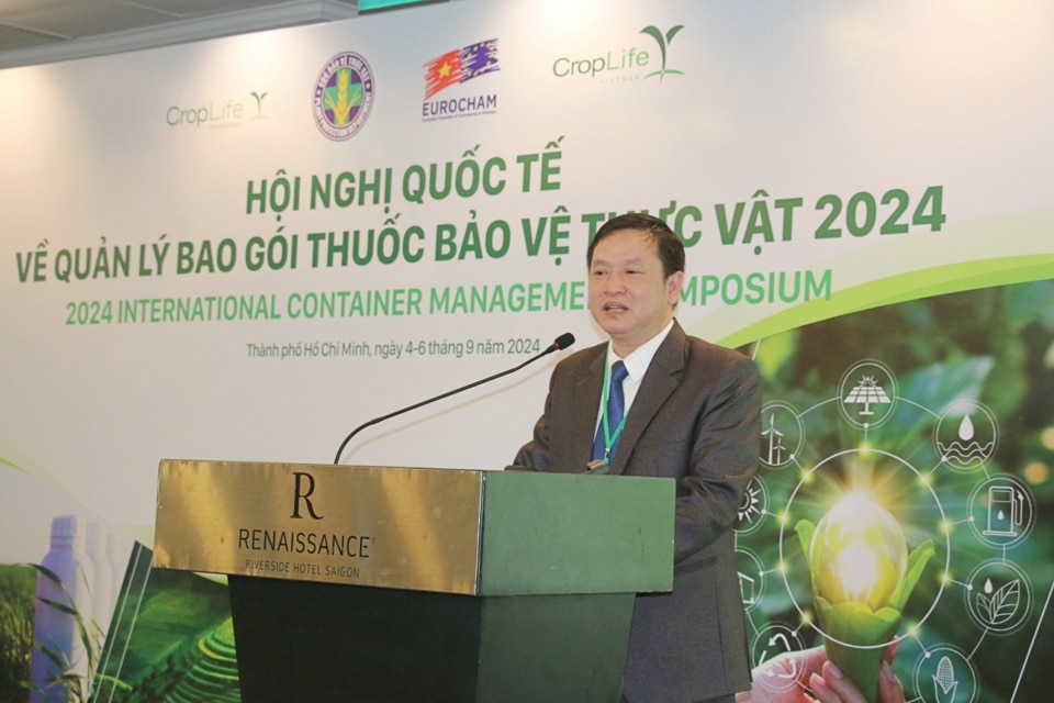 Cục trưởng Cục Bảo vệ thực vật (Bộ NN&PTNT) Huỳnh Tấn Đạt phát biểu tại hội nghị