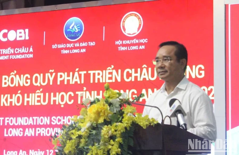 200 học sinh và sinh viên Long An nhận học bổng Quỹ phát triển châu Á ảnh 1