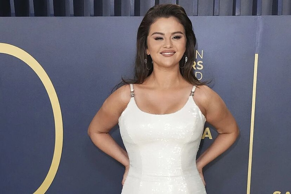 Selena Gomez thành tỷ phú USD, hạnh phúc bên bạn trai rapper - 1