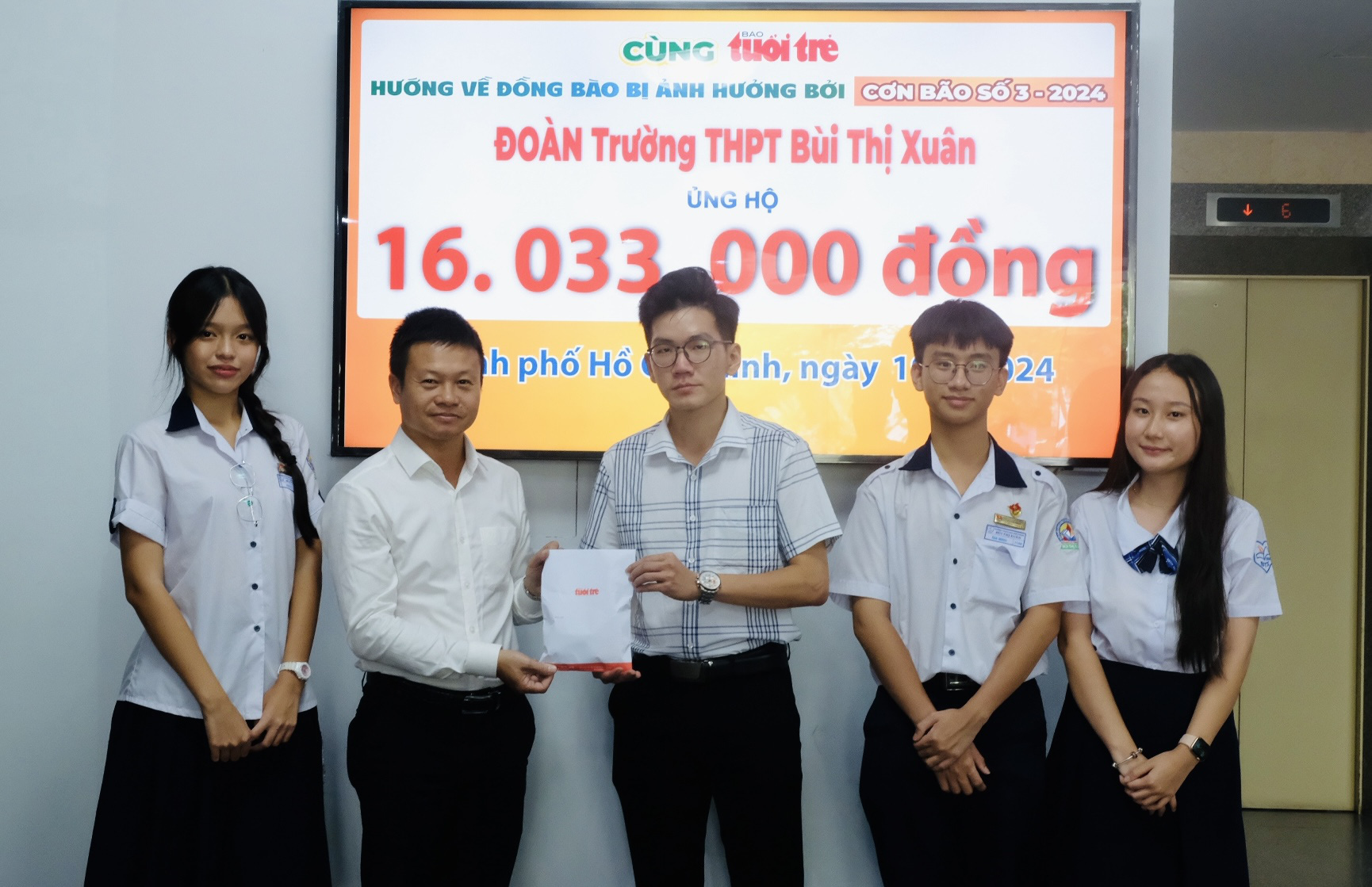 Thầy cô, học sinh TP.HCM 'gửi nắng yêu thương' đến vùng bão lũ - Ảnh 1.