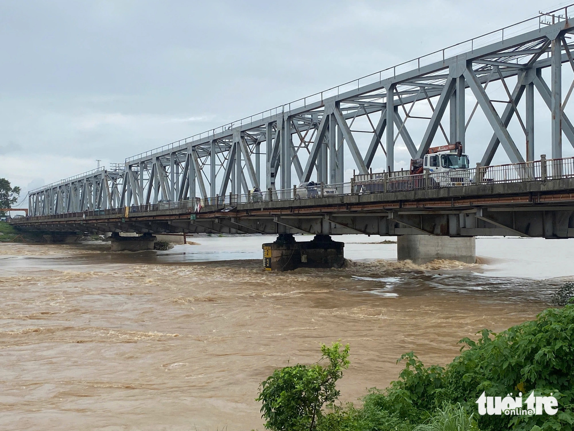 Thêm nhiều trường đại học cho sinh viên nghỉ học, học trực tuyến vì mưa lũ - Ảnh 1.