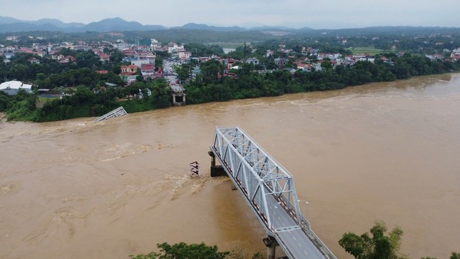 Thủ tướng yêu cầu xây cầu Phong Châu mới kiên cố, an toàn ảnh 1