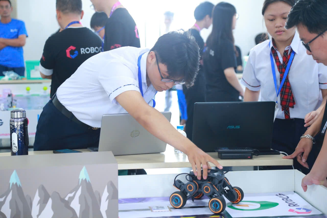 Đồng Nai: Tìm ra 9 đội vào vòng chung kết cuộc thi toàn quốc RoboG 2024- Ảnh 1.