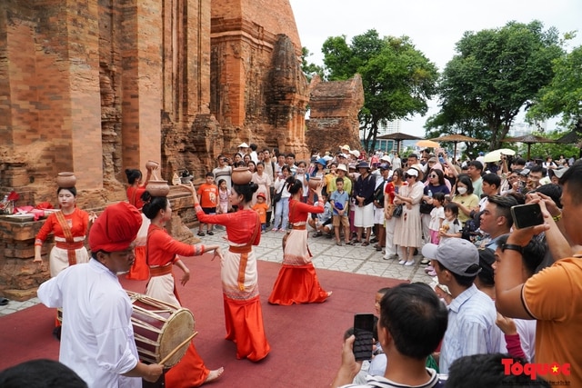 Tin vui của du lịch Khánh Hòa và Lâm Đồng trong 9 tháng - Ảnh 1.