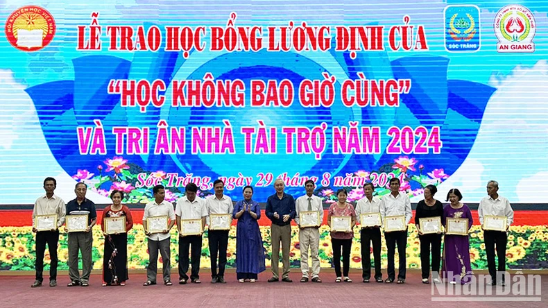 Trao 570 suất học bổng Lương Định Của năm 2024 ảnh 1