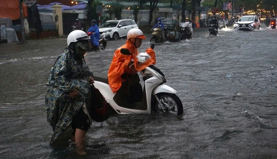 Đà Nẵng cho học sinh nghỉ học vì mưa lớn