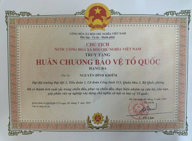 Truy tặng huân chương cho quân nhân hy sinh trong bão số 3