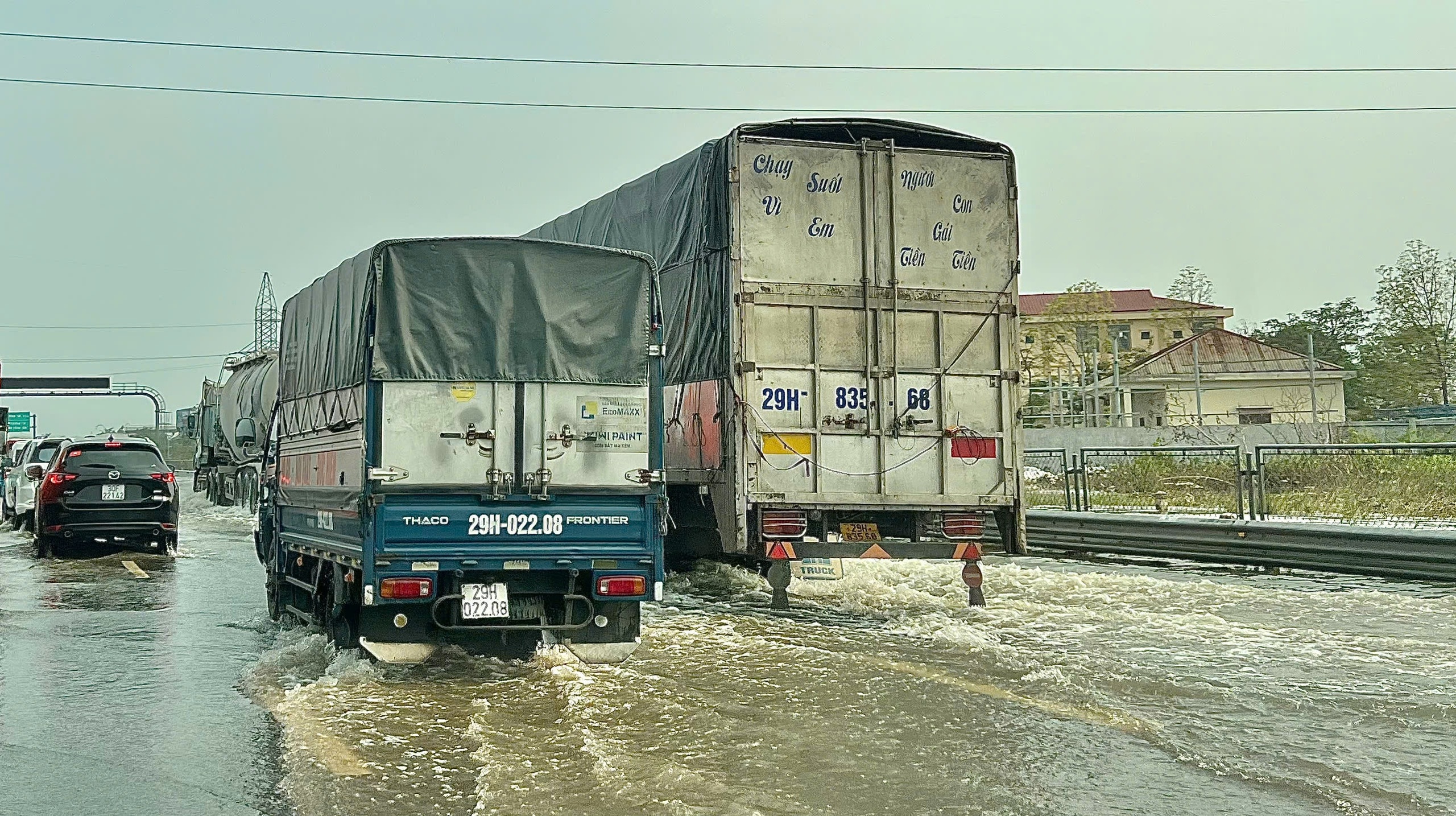 Vì sao cao tốc Pháp Vân - Cầu Giẽ chưa hết ngập?- Ảnh 1.