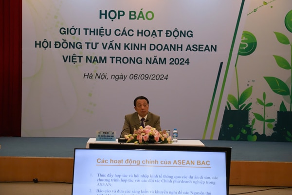 Ông Nguyễn Quang Vinh - Phó Chủ tịch VCCI), Chủ tịch ASEAN BAC Việt Nam.