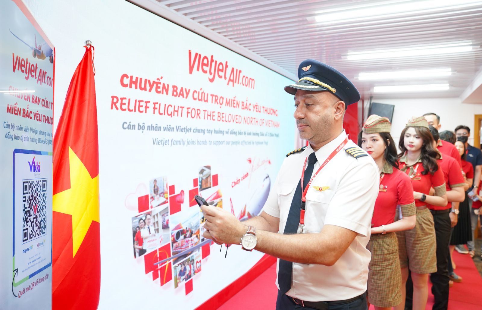 Vietjet chung tay ủng hộ người dân vùng lũ- Ảnh 1.