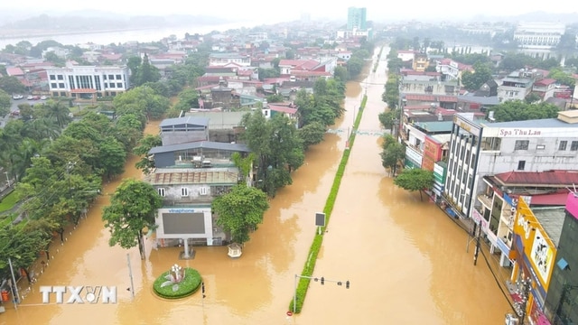 Xem xét hỗ trợ học phí, không thu học phí đối với trẻ em mầm non, học sinh phổ thông tại vùng bị ảnh hưởng bởi bão lũ - Ảnh 1.