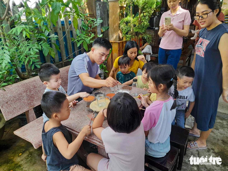 Chàng trai trẻ Đà Nẵng biến hạt cát vô tri thành tác phẩm nghệ thuật