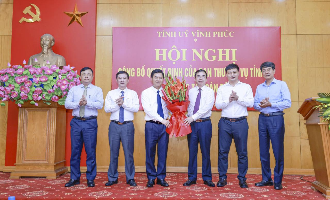 Chỉ định Chánh Văn phòng, Phó Chánh Thanh tra giữ chức Bí thư Huyện ủy