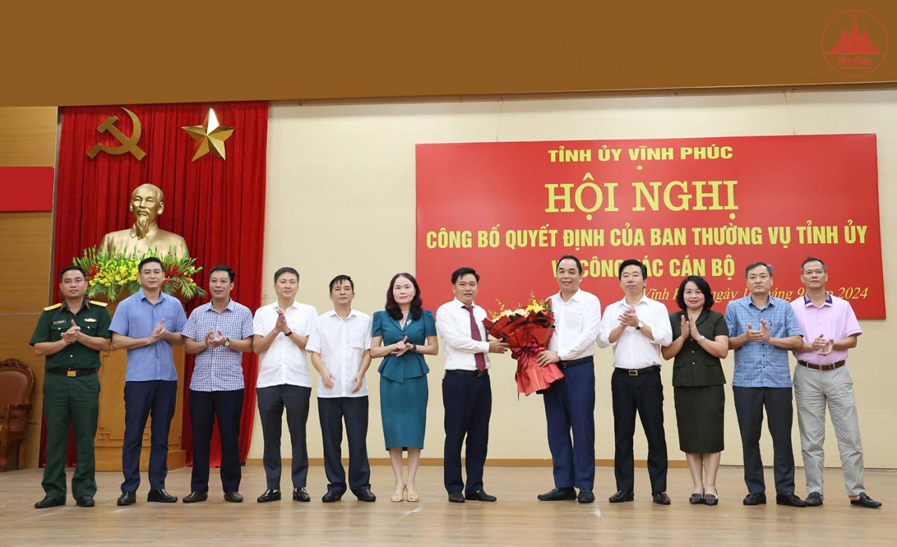 Chỉ định Chánh Văn phòng, Phó Chánh Thanh tra giữ chức Bí thư Huyện ủy