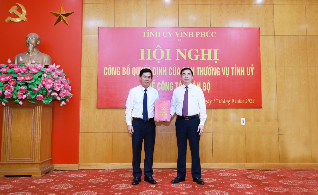 Chỉ định Chánh Văn phòng, Phó Chánh Thanh tra giữ chức Bí thư Huyện ủy