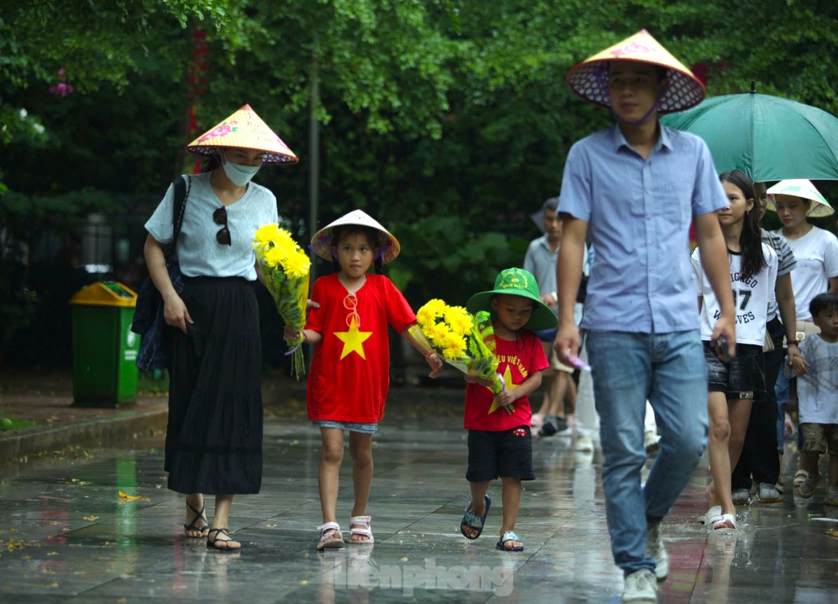 Hàng ngàn người hành hương về quê Bác trong ngày Tết Độc lập