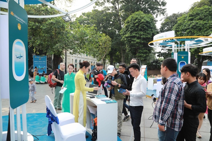 Khám phá Hà Nội mùa thu cùng Vietnam Airlines Festa 2024