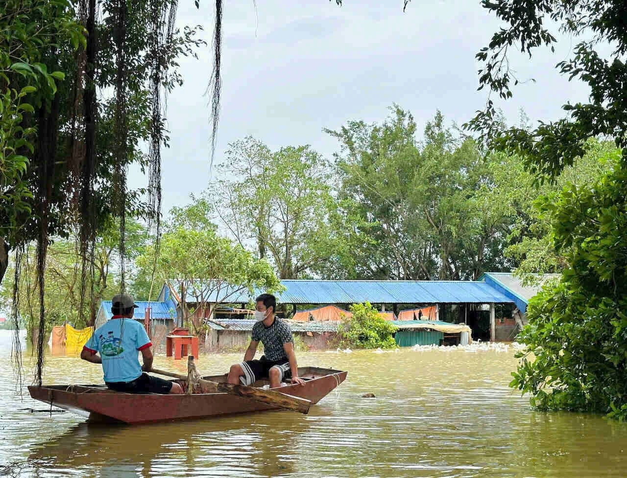 Ngập sâu ở Hoài Đức, Quốc Oai, phương tiện đi hướng nào cho an toàn, thuận tiện?