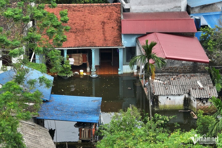 Nước không rút, rốn lũ ở Chương Mỹ 'hóa cảnh nước nổi miền Tây'