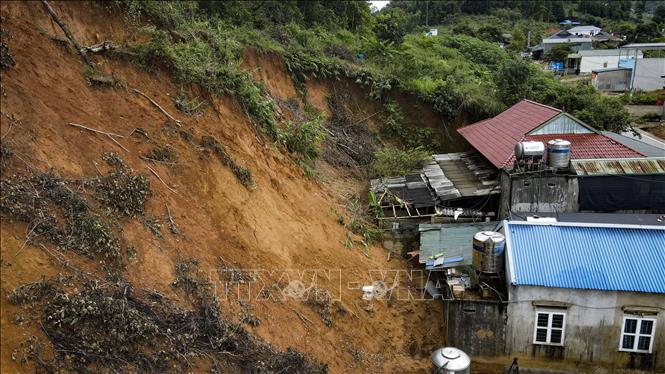 Sạt lở đất đe dọa nhiều hộ gia đình ở Nà Tấu, Điện Biên