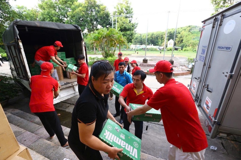 Vietjet đến với đồng bào vùng bão lũ