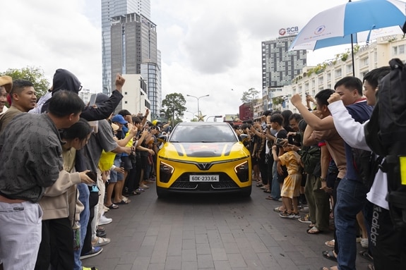 VinFast VF 7 và VF 9 nổi bật trong dàn xe sang tham dự hành trình siêu xe Gumball 3000