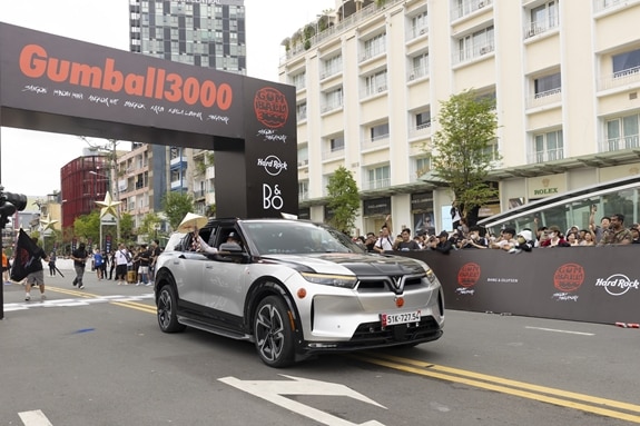 VinFast VF 7 và VF 9 nổi bật trong dàn xe sang tham dự hành trình siêu xe Gumball 3000