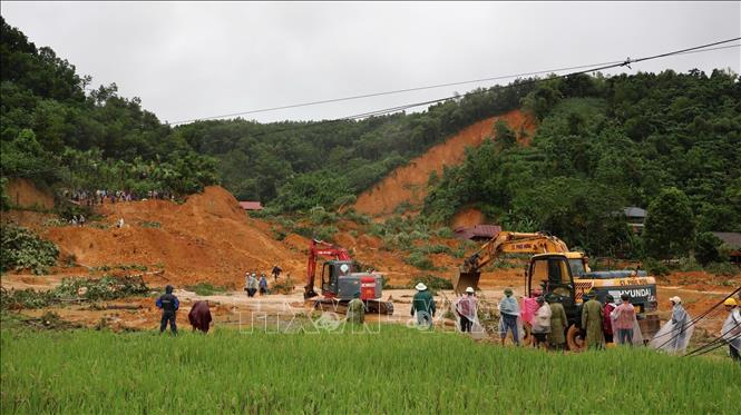 Yên Bái oằn mình chống lũ